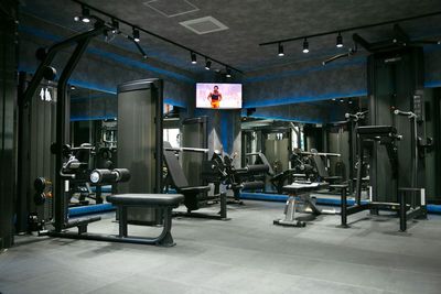 大井町駅徒歩5分のレンタルジム！PRECOR社製業務用マシン完備！ビル１フロア貸切！バイクやバトルロープの有酸素運動もOK - トレスポ大井町【2号店】