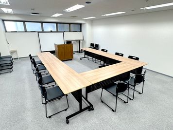 レイアウト・セミナー形式 - レンタルスペース「E-Place」 E-Place｜八丁堀の街ナカ便利レンタルスペースの室内の写真