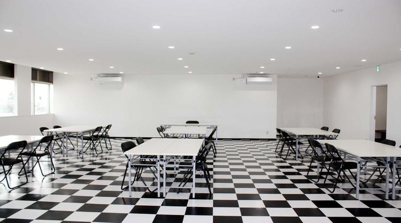 はこプレイス3F「アダプトホール」 - 函館フリースタジオ＆フリースペース「はこプレイス」