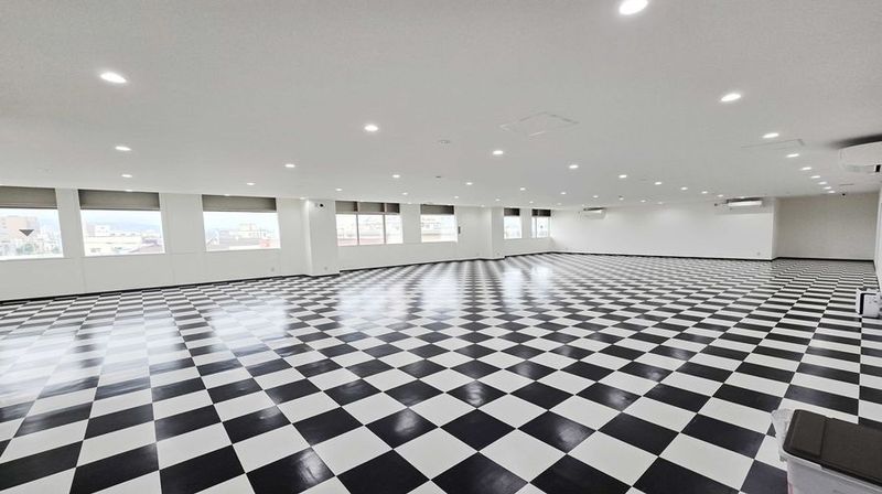 はこプレイス3F「アダプトホール」 - 函館フリースタジオ＆フリースペース「はこプレイス」