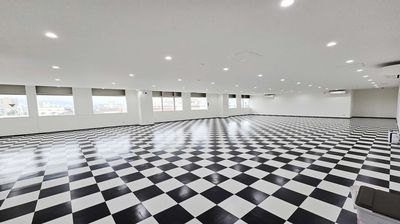 函館フリースタジオ＆フリースペース「はこプレイス」 はこプレイス3F「アダプトホール」の室内の写真