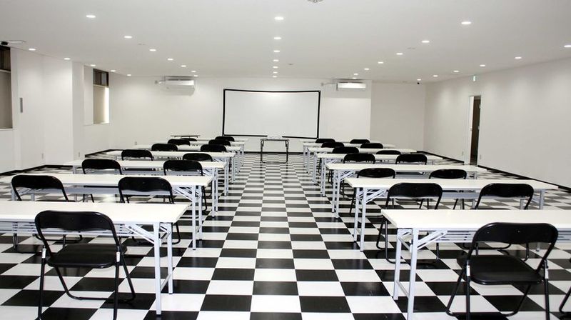 はこプレイス3F「アダプトホール」 - 函館フリースタジオ＆フリースペース「はこプレイス」
