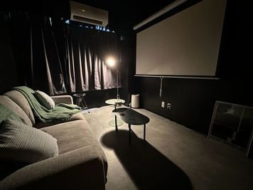 スペモ🎬横浜駅徒歩7分🚶🏻‍♀️おしゃれデート💞映画鑑賞🎥プロジェクター🎞️741_わくわくTheater横浜 - 741_わくわくTheater横浜