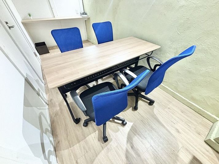 1～4名様まで同じ料金でご利用可能！
成田市最安値？ - WorkWork　 完全個室ブースFの室内の写真