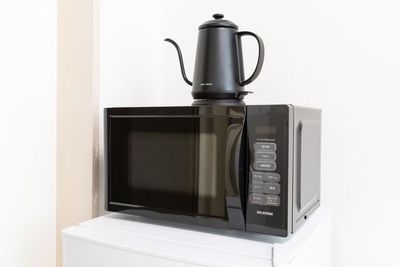 電子レンジ、電子ケトルもご準備 - Lulu(ルル)名駅 【公式】Lulu(ルル)名駅💚名駅徒歩5分、デザイナー装飾✨の室内の写真