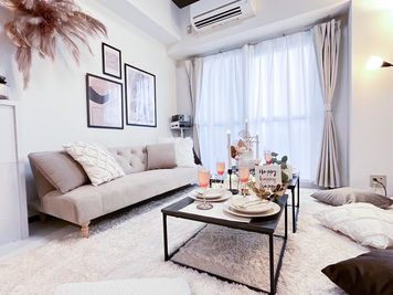 広々とした空間をご提供 - Lulu(ルル)名駅 【公式】Lulu(ルル)名駅💚名駅徒歩5分、デザイナー装飾✨の室内の写真