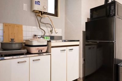 冷蔵庫・電子レンジ・調理器具や食器類も全て無料でお使いいただけます♬ - Aivicスペース池袋西口4号店の設備の写真