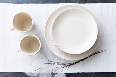 お皿もございます - Lulu(ルル)名駅 【公式】Lulu(ルル)名駅💚名駅徒歩5分、デザイナー装飾✨の室内の写真