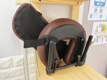 顔当ては取り外して棚に収納してください - プライベートサロンくろねこスタジオ 【JR大森駅東口徒歩6分】プライベートサロンくろねこスタジオの設備の写真