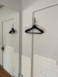 ハンガー用ラック1個
・ハンガー（太）1個
・ハンガー（細）1個
場所を移動させずにご利用ください - プライベートサロンくろねこスタジオ 【JR大森駅東口徒歩6分】プライベートサロンくろねこスタジオの設備の写真