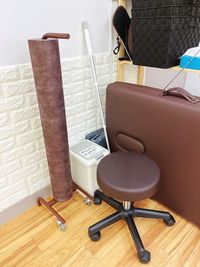 無料：椅子・折りたたみ施術ベッド
有料：使い捨て防水ペーパーシーツ（1枚120円） - プライベートサロンくろねこスタジオ 【JR大森駅東口徒歩6分】プライベートサロンくろねこスタジオの設備の写真