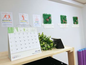 カレンダー・時計・注意書き - プライベートサロンくろねこスタジオ 【JR大森駅東口徒歩6分】プライベートサロンくろねこスタジオの設備の写真