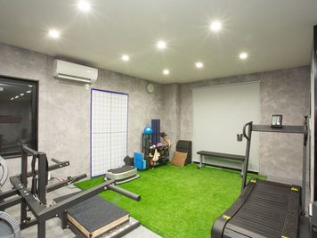 ストレッチエリア、ランニングマシン完備 - Cygnusの設備の写真