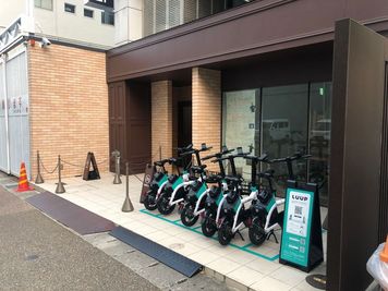 こちらのビルの８Fです - 神戸駅前コワーキングスペース Suki_ma（スキマ） 【R-３】格安！１名_スクリーン付き個室ブース_神戸駅前スキマの外観の写真