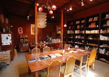 尼ヶ坂サロン 名古屋・尼ヶ坂｜NYCブルックリン煉瓦ガレージ＆庭｜撮影ロケの室内の写真