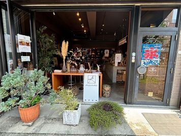 尼ヶ坂サロン 名古屋・尼ヶ坂｜NYCブルックリン煉瓦ガレージ＆庭｜撮影ロケの室内の写真