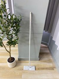 クイックルワイパー本体：１個
シートもご用意ございます。
簡易清掃時にご使用ください。 - ルーチェ北新地 御堂筋店 レンタルサロン  ルーチェ北新地 御堂筋店の設備の写真