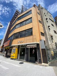 建物外観です。 - ルーチェ北新地 御堂筋店 レンタルサロン  ルーチェ北新地 御堂筋店の外観の写真