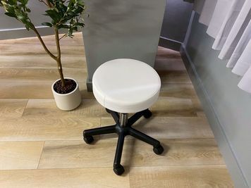 スツール：１台 - ルーチェ北新地 御堂筋店 レンタルサロン  ルーチェ北新地 御堂筋店の設備の写真