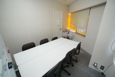 【ビズボ会議室五反田駅前】 ビズボ会議室五反田駅前の室内の写真