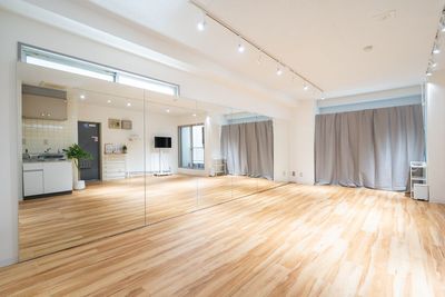 【🎉2025年7月NEWOPEN🎉】5.7ｍ鏡✨フルイノベーション済のきれいなスタジオ✨【更衣室・モニター完備】 - LivRall studio
