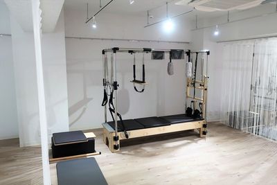 sr pilates studio 関内 マシンピラティス・ヨガレンタルスタジオ 関内店ブース②の室内の写真