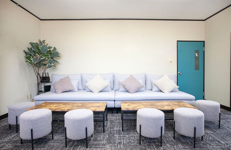 新潟駅から徒歩５分！最大２４名/パーティー/会議/懇親会 - GS貸会議室・新潟店３０２号室