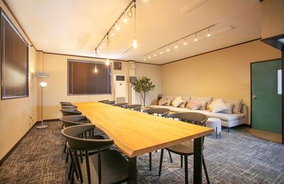GS貸会議室・新潟店３０２号室 新潟駅から徒歩５分！最大２４名/パーティー/会議/懇親会の室内の写真