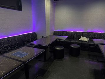VIPルーム - BARエルフ カラオケ付きパーティルームの室内の写真