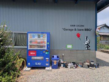 ドリンク自販機 - 古民家COCONE "Garage & barn BBQ"  岐阜羽島　雨天でも安心のガレージBBQスペースの設備の写真