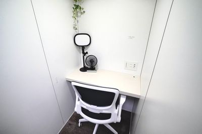 ＜ビズボ新宿三丁目駅前2nd No.2＞新宿三丁目駅E1出口徒歩1分🚃【換気ファン付完全個室】光回線Wi-Fi📶電源🔌 - 【ビズボ新宿三丁目駅前2nd】