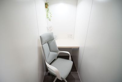 ＜ビズボ新宿三丁目駅前2nd No.3＞新宿三丁目駅E1出口徒歩1分🚃【換気ファン付完全個室】光回線Wi-Fi📶電源🔌 - 【ビズボ新宿三丁目駅前2nd】