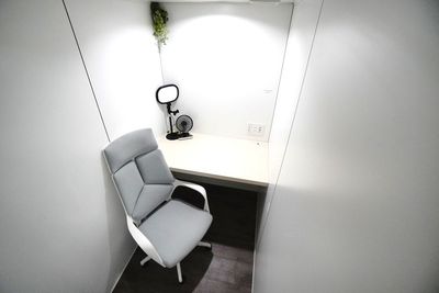 ＜ビズボ新宿三丁目駅前2nd No.4＞新宿三丁目駅E1出口徒歩1分🚃【換気ファン付完全個室】光回線Wi-Fi📶電源🔌 - 【ビズボ新宿三丁目駅前2nd】