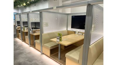 FEEEP新宿西口店 FEEEP新宿西口店｜定員 1名カウンター席｜席番号2(C)の室内の写真