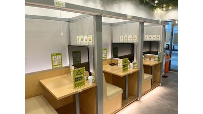 FEEEP新宿西口店 FEEEP新宿西口店｜定員 1名カウンター席｜席番号2(C)の室内の写真