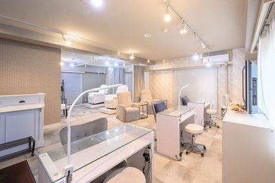 Salon Aina 秋葉原店 フットスペース②（通路側）の室内の写真