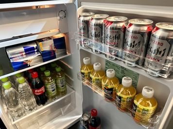 冷蔵庫には有料で飲み物もご提供させていただいてます - ライオンズマンション薬院駅南 【COYOTE】宅飲み🏠ゲーム🎮パーティ🥂フリーWiFi有の室内の写真