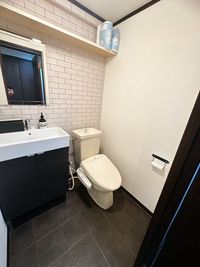 トイレも綺麗に業者を入れて清掃しております。 - ライオンズマンション薬院駅南 【COYOTE】宅飲み🏠ゲーム🎮パーティ🥂フリーWiFi有の設備の写真