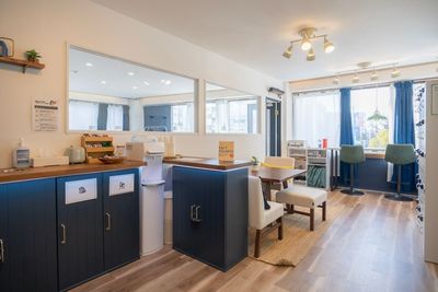 カフェのように心地よく集中できる自習室 - SEIKA STUDY CAFE