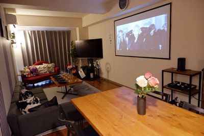 矢場町シネマスペース シネマ＆ゲームレンタルスペース THE ROOM栄の室内の写真
