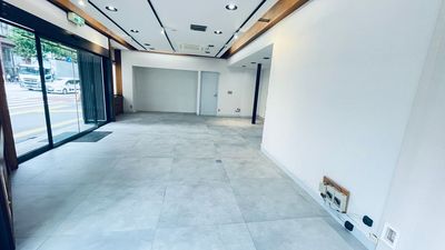 1Days”SHINBASI” 【新橋徒歩1分】プロモーションイベントに最適な路面スペースの室内の写真