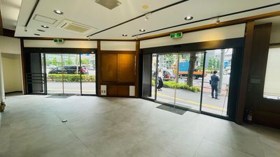 1Days”SHINBASI” 【新橋徒歩1分】プロモーションイベントに最適な路面スペースの室内の写真