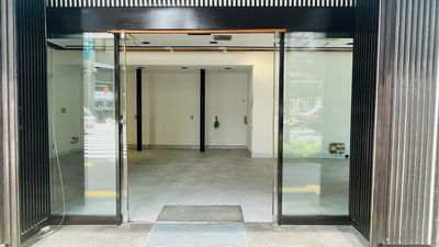 1Days”SHINBASI” 【新橋徒歩1分】プロモーションイベントに最適な路面スペースの室内の写真