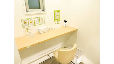 🌟資格など隙間時間の勉強に🌟【秋葉原駅徒歩2分｜レンタル自習室】カウンター/無料Wi-Fi/電源 - FEEEP秋葉原岩本町店