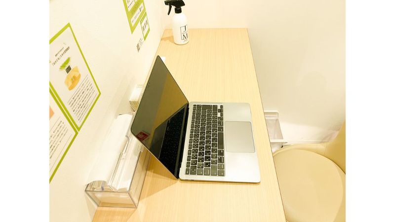 FEEEP秋葉原岩本町店｜定員1名カウンター席｜席番号2C｜2階 - FEEEP秋葉原岩本町店