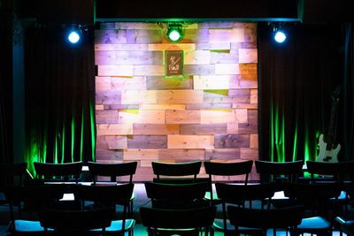 ライブハウスが手掛けるライブハウスと同様の音響機材を導入 - ArtGarage C-Lump&UPの室内の写真