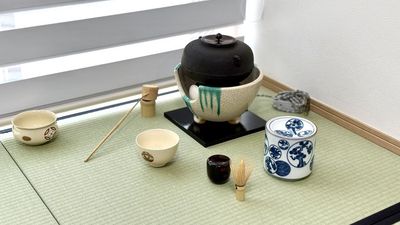 茶道具（風炉のお点前用）一式レンタル可能です。 - KIMONO TODAY 着付け・茶道のための畳のスペースの室内の写真