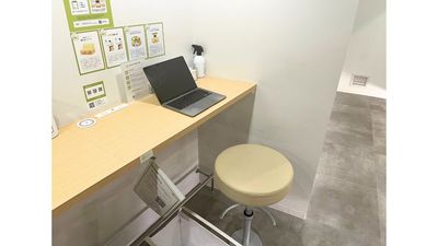 FEEEP上野店 FEEEP上野店｜定員 1名カウンター席｜席番号3(C)の室内の写真