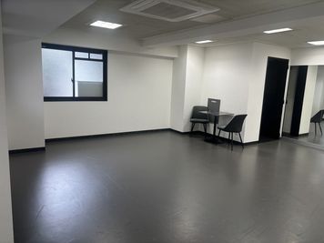 private gym &H プライベートレンタルスタジオの室内の写真