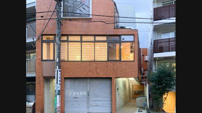 外観（正面向かって左側、シャッター横に2Fへの直通階段あり）
 - 羽根木Branch 東松原駅から徒歩1分のコワーキングスペース・会議室の外観の写真